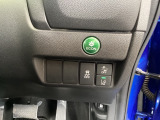 燃費を良くするECON、横滑りを防止するVSA等のスイッチは運転席の右側、手の届きやすい位置にあります。