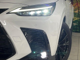 【三眼LEDヘッドライト】スタイリッシュな見た目の三眼LEDヘッドライトを装備♪スタイルだけでなく、夜間の走行も視界良好で安心してお乗りいただけます。