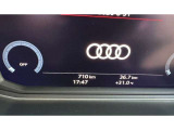 低走行車両入庫!レイアウトはステアリングスイッチで切り替えでき運転に集中しながら必要な情報を瞬時に得ることが可能です。