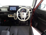 視界良好、操作しやすい運転席です。