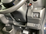 左側に高速で便利なETCがあり、また、便利な電動スライドドア、横滑りを防ぐVSAなどのスイッチは、運転席の右側、手の届きやすい位置にあります。