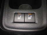 さらに、運転席&助手席シートヒーターが付いてます。2段階に温度設定が可能です。