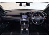 操作性に優れた運転席となります!小物入れや各ボタンの配置にこだわり、使いやすいです!座り心地もよく視認性も良好なのでロングドライブもお任せ下さい!