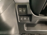 各種機能の切替スイッチは運転席パネル下に集約されています。任意で切り替え可能なため状況に合わせてお使いください。
