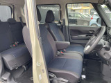 運転席は座り心地が良く快適にドライブをしていただけます。