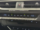 左右独立温度コントロールフルオートエアコンです。運転席、助手席それぞれで独立して温度設定ができます。冷え性の方が乗っても安心ですね♪