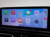 【アップルカープレイ】iPhoneがBMW車両とワイヤレスで接続されます。Apple CarPlayでは、オーディオストリーミングやメッセージングアプリがディスプレイに表示されます。