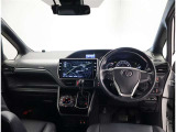 オシャレなインテリアで運転する気分も盛り上がりますよね^^
