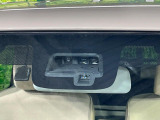 【スズキ セーフティサポート】走行中に前方の車両等を認識し、衝突しそうな時は警報とブレーキで衝突回避と被害軽減をアシスト。より安全にドライブをお楽しみいただけます。