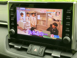 鮮やかな映像で、様々なコンテンツを楽しめます。後席の乗員も快適に過ごせるよう、エンターテイメント機能が充実。長距離移動も退屈しません。