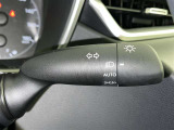 【オートライト】車外の明るさに応じてライトを自動で点灯・消灯してくれます。