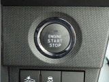 スマートキーです。カギをバッグやポケットに入れたままドアのロック・アンロック、エンジンの始動が出来ます!