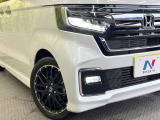 【シーケンシャルターンランプ付きLEDヘッドライト】人気の『流れるウィンカー』付きのLEDヘッドライトを装備♪高級感はもちろん、点灯時は存在感たっぷりで他車からも認識されやすく安心です。
