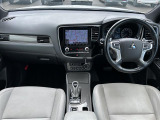 アウトランダーPHEV 2.4 G プラスパッケージ 4WD 4WD サンルーフ