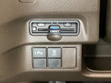 ハンドルの左下にETCとHondaセンシング用の、VSA(ABS+TCS+横滑り抑制)解除スイッチなどがついています。高速道路の料金所の通過も楽々です。 カードの取り出しもしやすい場所についています。