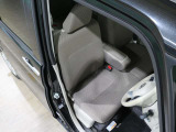 程よい硬さとホールド性が高いシートで長時間運転も快適です。