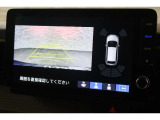 バックカメラが装備されており、後方の安全確認はもちろんのこと狭い場所での駐車や雨の日・夜間など視界の悪いコンディションでのストレスの軽減にもなります!