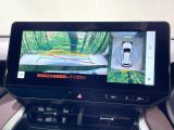 【パノラミックビューモニター】専用のカメラにより、上から見下ろしたような視点で360度クルマの周囲を確認することができます☆縦列駐車や幅寄せ時に活躍してくれます♪