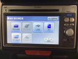【オーディオソース】ラジオはもちろんCD、ワンセグ、DVD、USB、SDほか多彩な機能を装備しております。
