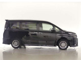両側パワースライドドア付きだから、狭い駐車スペースなどでの 乗り降りラクラク!小さなお子さまのいるご家庭には嬉しい装備。