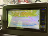 狭い場所での駐車も安心。後方の状況をクリアに映し出し、安全な運転をサポートします。運転に自信がない方にもおすすめです。