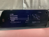 車線逸脱警報システムは、走行中にカメラで車線を検知して、自車が車線から逸脱する可能性があると判断した場合に、警報によりドライバーに通知します。