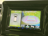 駐車時の安全性を高めるバックモニター。狭い場所でも視認性を確保し、スムーズな駐車をサポート。初心者の方にもおすすめです。