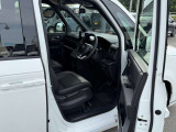 足元広々、運転しやすいFITです