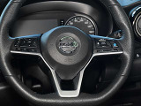ハンドル左側には、アドバンスドドライブディスプレイ設定、ボリューム調整スイッチ。右側には、プロパイロット設定、ハンズフリーフォンスイッチが付いています。