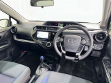 運転席まわりです。 各操作スイッチは使いやすい位置に配置されてます。