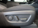 パワーシート搭載。微妙な調整が手軽にでき、ピッタリの最適なポジションで運転することが可能です。