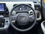 【純正革巻きステアリング】上質な革を使用することで、手にしっかり馴染みとても運転しやすいハンドルです♪