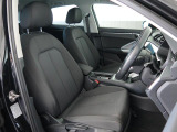 Audi車はどの車種も全てレザーハンドルです。そこにはAudiのこだわりがあり質感の高いレザーでしっかりと手に馴染み、高級感を演出します。