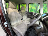 運転席シート廻りは使用感も少なく、良好な状態となっています。前オーナー様が丁寧に使っていたことがよくわかりますね。