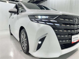 フォグランプ装着車です。暗い夜道の車両前方を明るく照らします