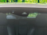 【ホンダセンシング】走行中に前方の車両等を認識し、衝突しそうな時は警報とブレーキで衝突回避と被害軽減をアシスト。より安全にドライブをお楽しみいただけます。