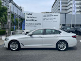 【拘りのFR】BMWが多く採用するFR車。ダイレクトでスポーティな加速感・シャープなハンドリングを実現。縦置きエンジンレイアウトにより、フラットで上質な乗り味です。