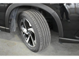 タイヤサイズは225/55R18です