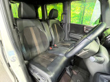 運転席シート廻りは使用感も少なく、良好な状態となっています。前オーナー様が丁寧に使っていたことがよくわかりますね。