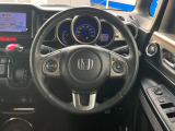 インテリアに合わせたデザインのステアリングは、運転される方のことも考え、運転しやすい形状、大きさです。是非一度、実際に触ってお確かめください。