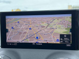 ●MMIナビゲーション『高解像度カラーディスプレイに、Bluetooth(R)接続によるハンズフリー通話機能を搭載しています。』