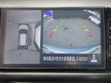 インテリジェント アラウンドビューモニター。クルマのまわりや目が届きにくいところも、大きい画面でしっかり確認できるので安心。