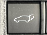 【パワーバックドア】スマートキーや運転席のボタンを押すだけでリアゲートが自動で開閉します!荷物を持っている時や、高い位置にあるバックドアを閉める際に便利な機能です♪