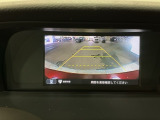 後方確認はお任せ! リアカメラ装備でバック駐車をサポートします。