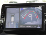 【アラウンドビューモニター&バックモニター】クルマを真上から見下ろしているかのような映像が表示され、周囲の状況がひと目で把握できるので、安心してスマートに駐車できます。駐車が苦手な方にオススメです!