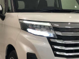 LEDヘッドライトです。デザイン性がよくとても明るいので、夜間の走行や悪天候でも安心です。しかも長寿命!