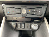 エアコン操作部です。オートエアコンですので、設定温度に合わせて車内温度を快適に保ちます!