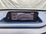 狭い場所での駐車やすれ違いなどでより的確な運転操作に役立つ360&deg;ビューモニターが装備されています。