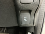 車がカーブの外側へ膨らんだり内側へ巻き込んだりする挙動を防止し、安定した走行をサポートする横滑り防止装置付きです!