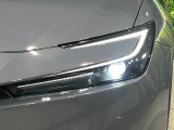 【LEDヘッドライト】悪天候や夜間走行時も良好な視界を確保し安心して運転できる高輝度LEDヘッドライトを装備!点灯速度が早く、消費電力も抑えられています。